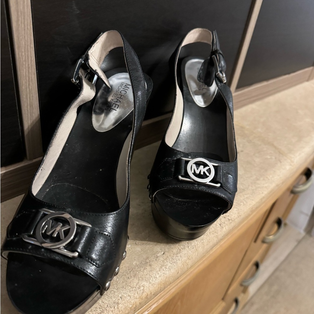 MK. Platform shoes